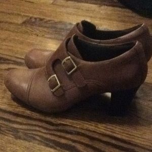Clarks brown leather heels